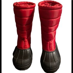 Sintetico Snow Boots red and black. Size 5.